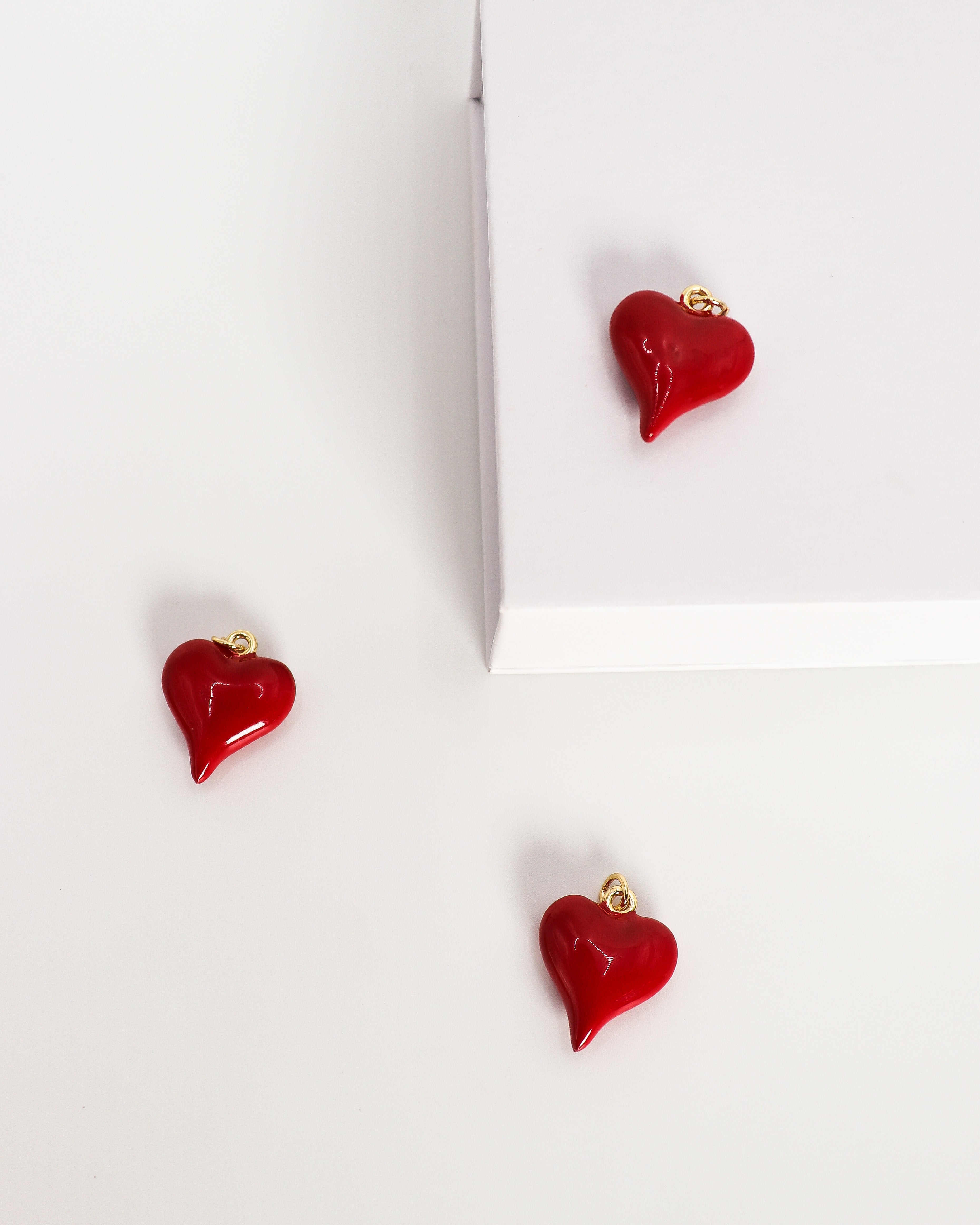 Dije corazón rojo esmaltado