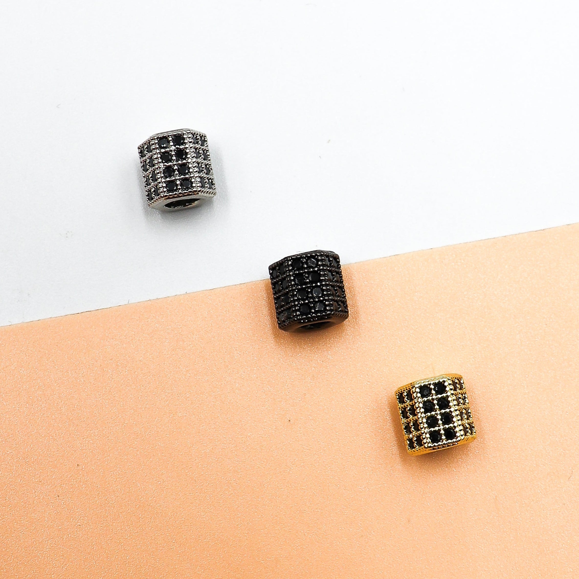 Pasador con circón hexagono